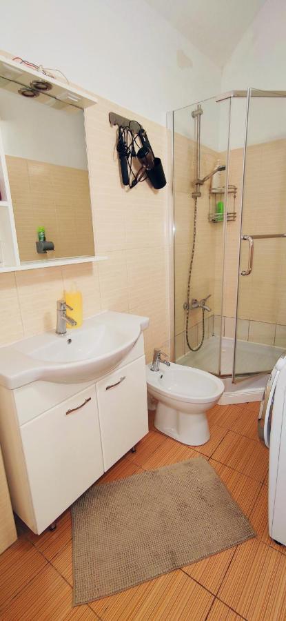 Inessa Center Budget Room Chisinau Ngoại thất bức ảnh